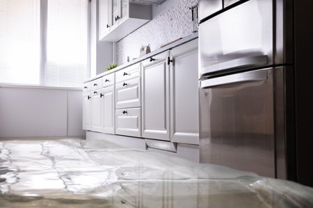 Zalanie mieszkania przez sąsiada - co robić w takiej sytuacji